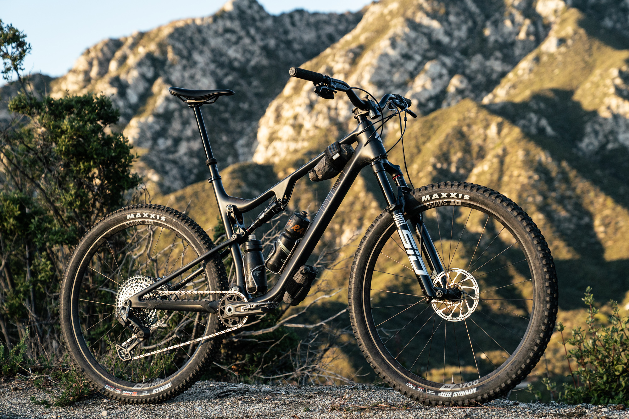 First Ride Review: 2025 Ari Signal Peak – Travis Engel | The Radavist | A group of individuals who share a love of cycling and the outdoors.