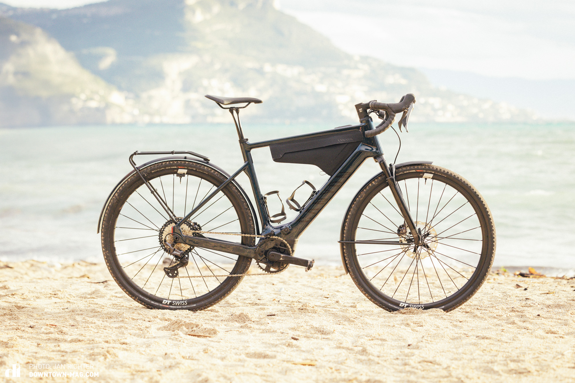 The Canyon Grizl:ONfly CF Daily – The Ultimate 2025 E-Gravel Bike Comparison Test - DOWNTOWN Magazine