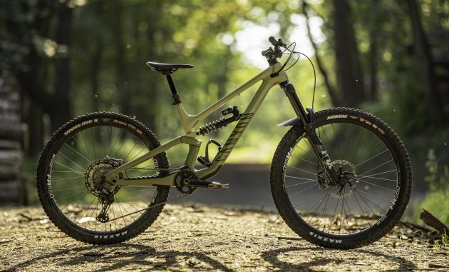 Canyon Torque CF8 review: smooth in the rough, playful on flow - MBR