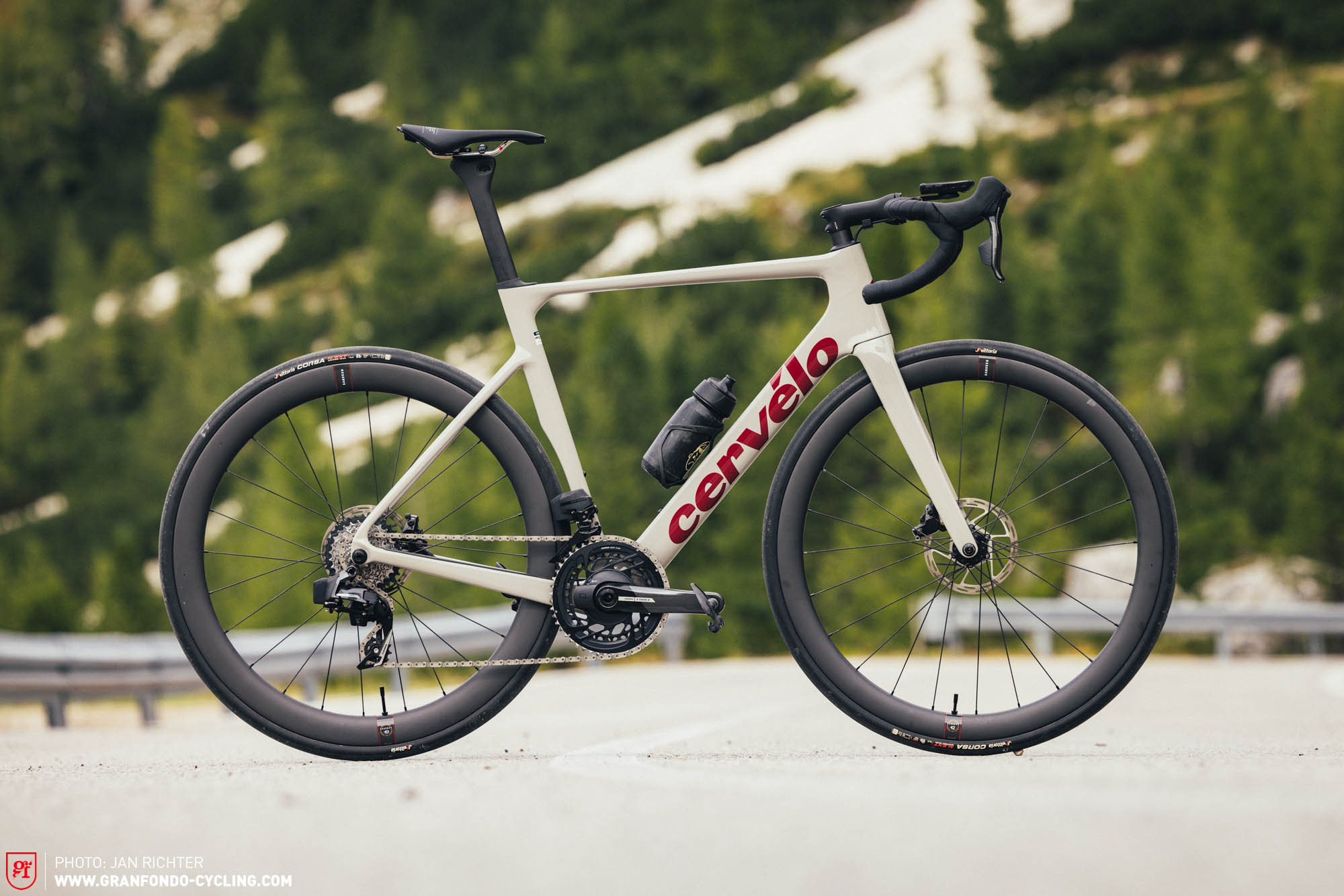 Cervélo Soloist review in our 2025 road bike comparison test