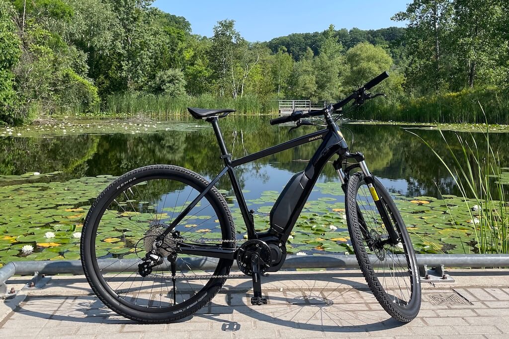 Momentum reviews the Devinci E-Milano: The Perfect Companion for Urban Adventures | Momentum Mag