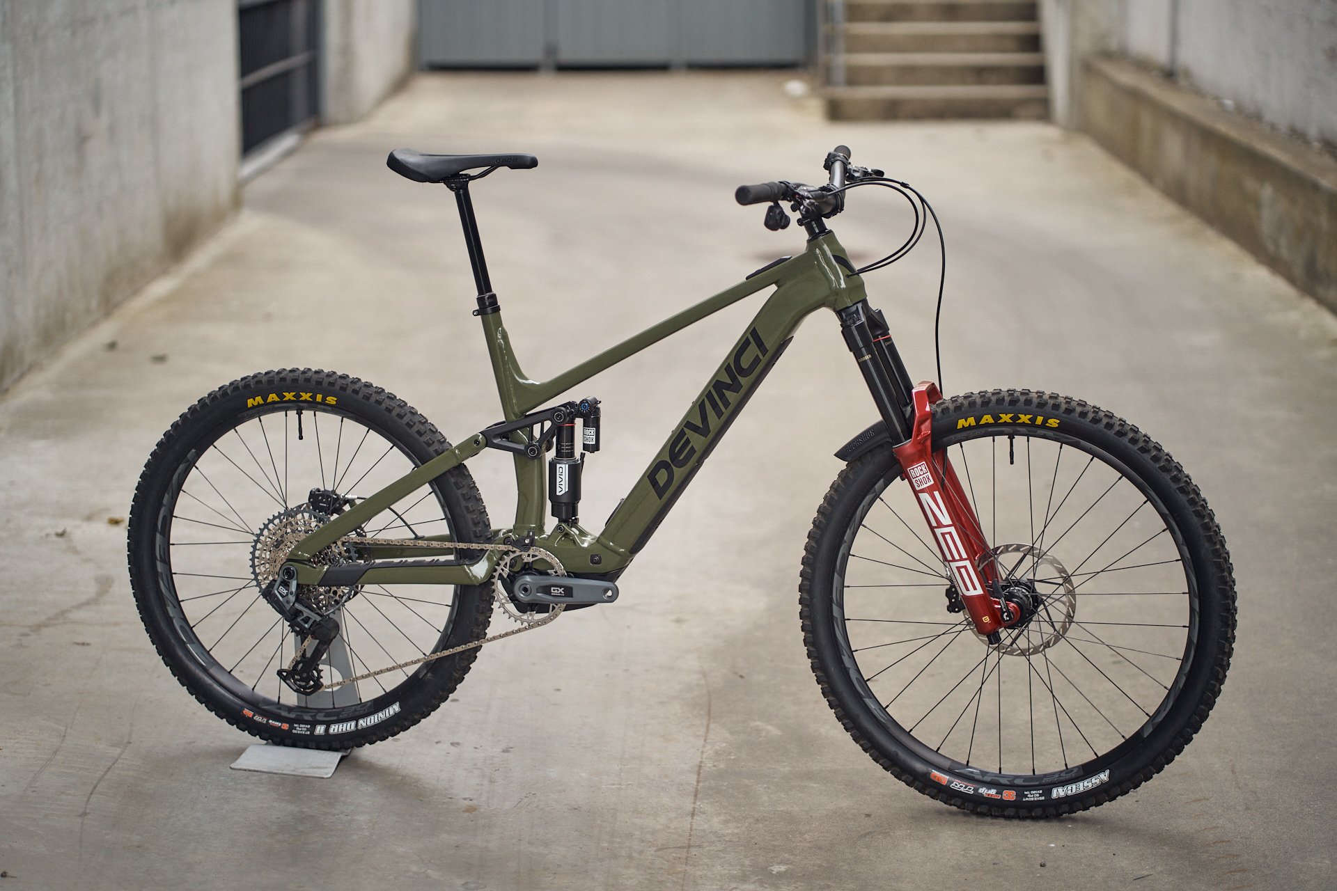 2026 Devinci E-Spartan Lite - NSMB.com