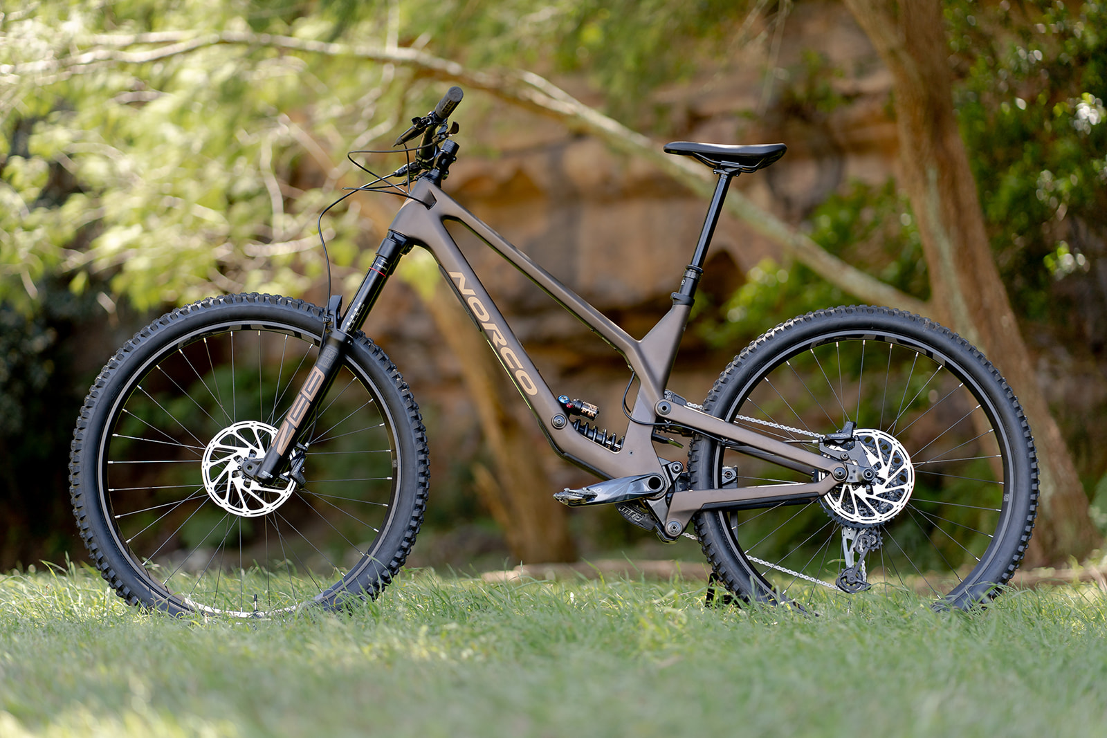 2022 Norco Range Review | A hefty high pivot hooligan ...