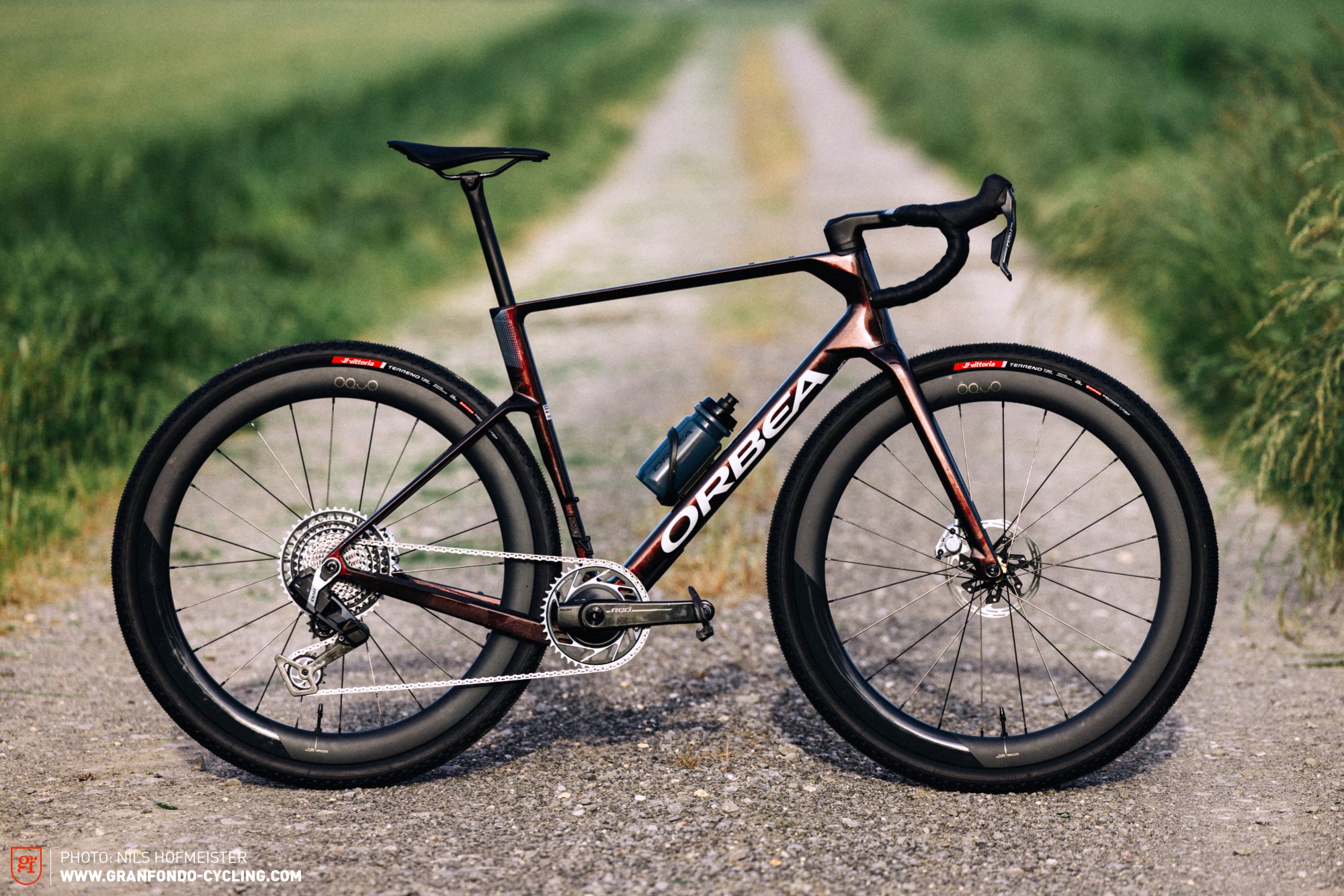 Das Orbea Terra Race 2026-Gravel-Bike im ersten Test – Road to Regenbogentrikot | GRAN FONDO Cycling Magazine