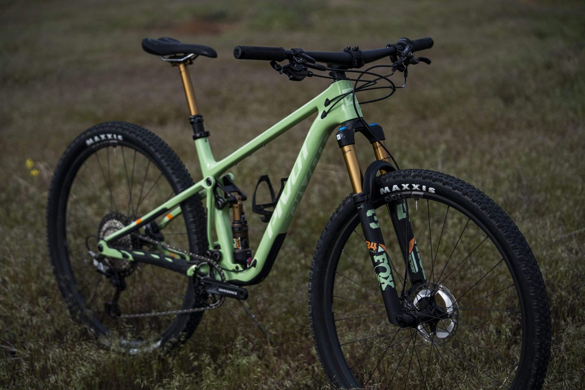 THE REDESIGNED MACH 4 SL —PIVOT'S XC FLAGSHIP