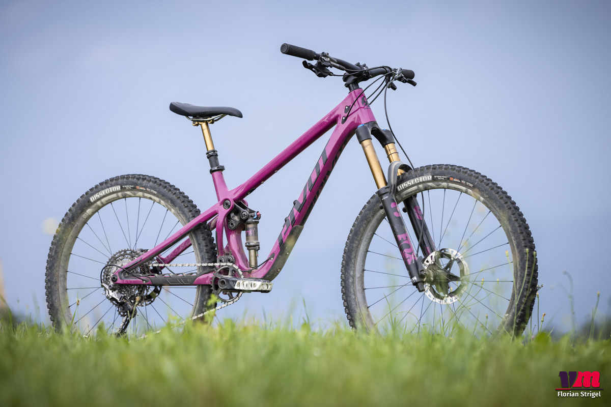 27.5 ain't dead: Pivot Shadowcat trail rocket in the test