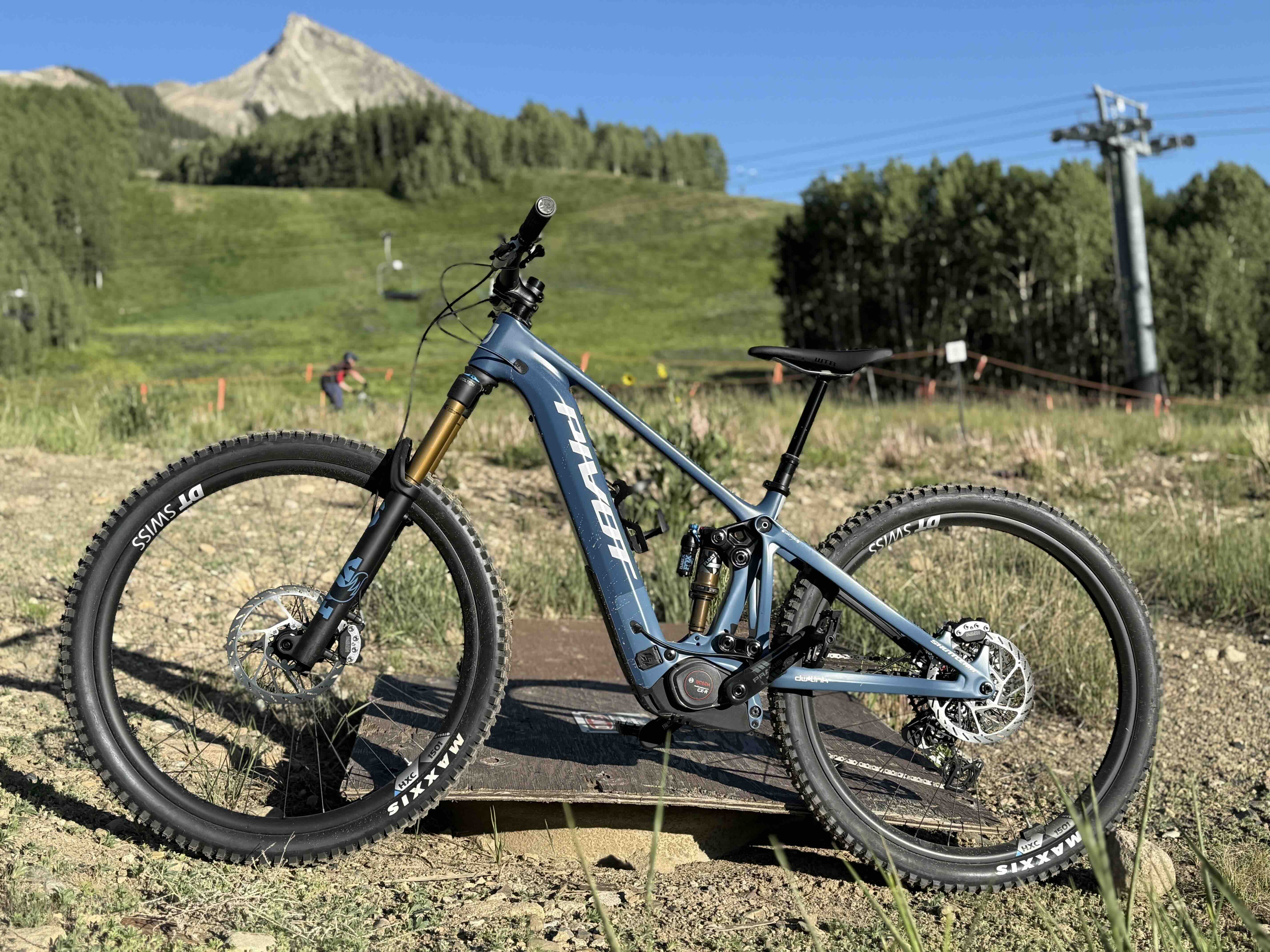 Pivot Cycles Shuttle AM E-Mountain Bike Review | GearJunkie Tested