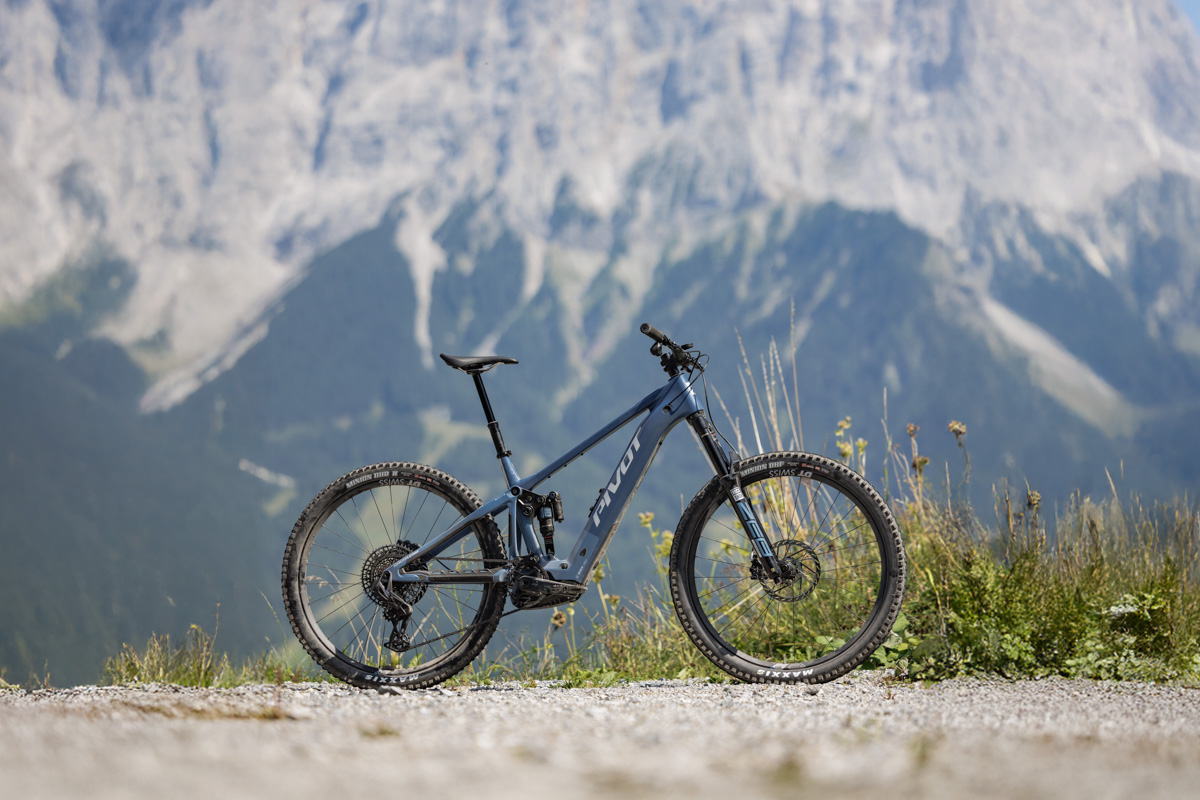 Pivot Shuttle AM V2 Review: The New All-Mountain Benchmark?
