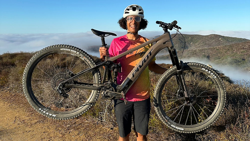 Should You Buy the 2025 Pivot Cycles Shuttle AM? (First Impression Review)