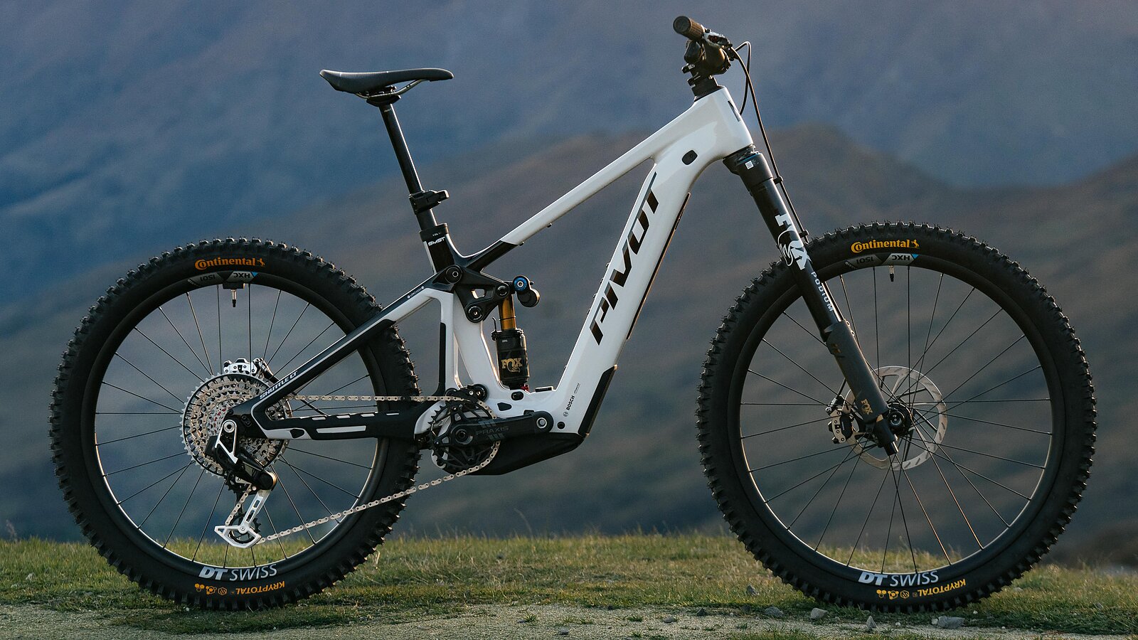 Precise, but ready to smash. | 2026 Pivot Shuttle LT