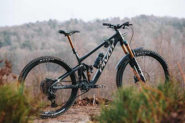 The new Pivot Switchblade doesn't get trendy internal storage or a steep seat angle, but there are good reasons for not following the crowd - MBR