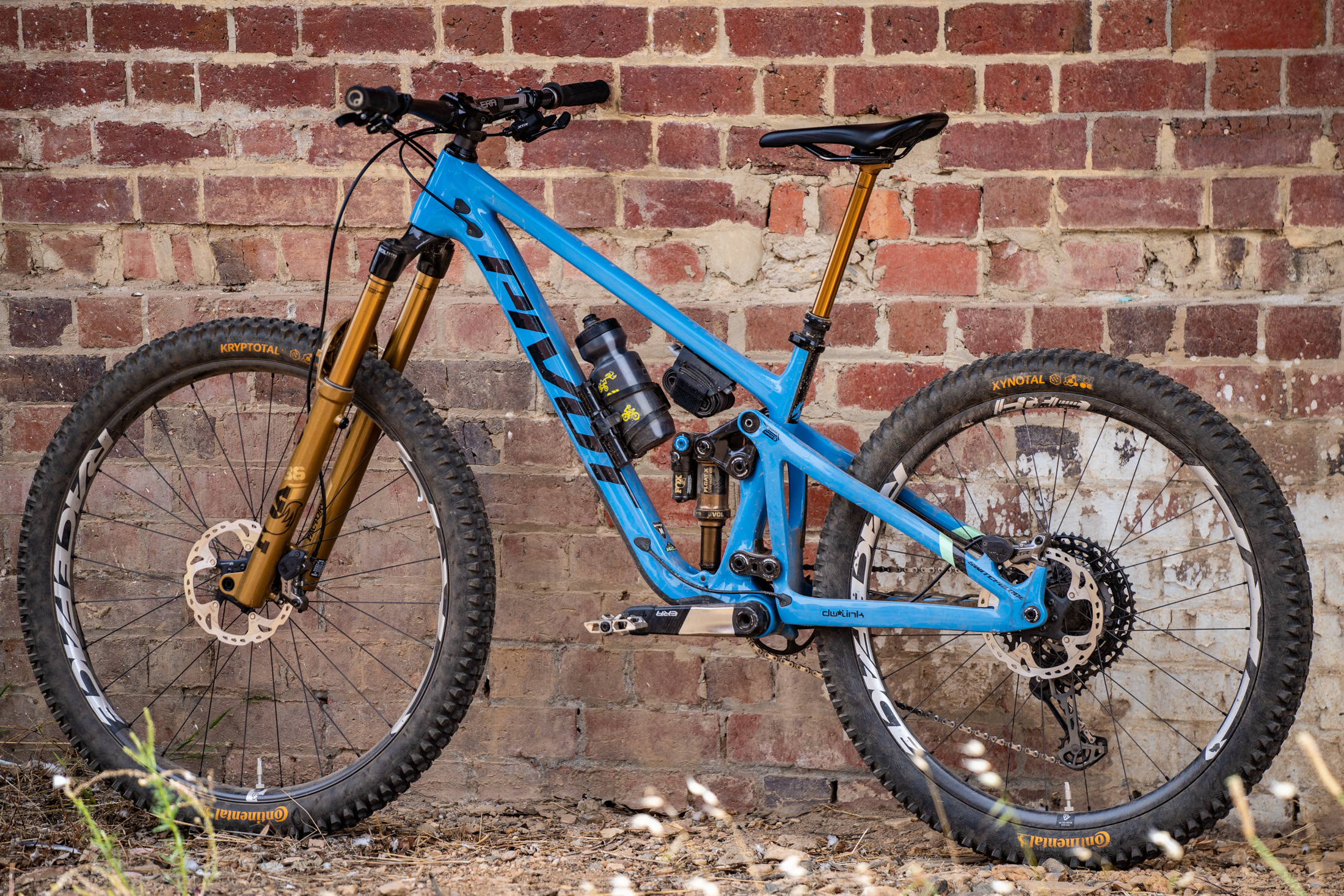 Review | Wil's custom-built Pivot Switchblade mullet test bike
