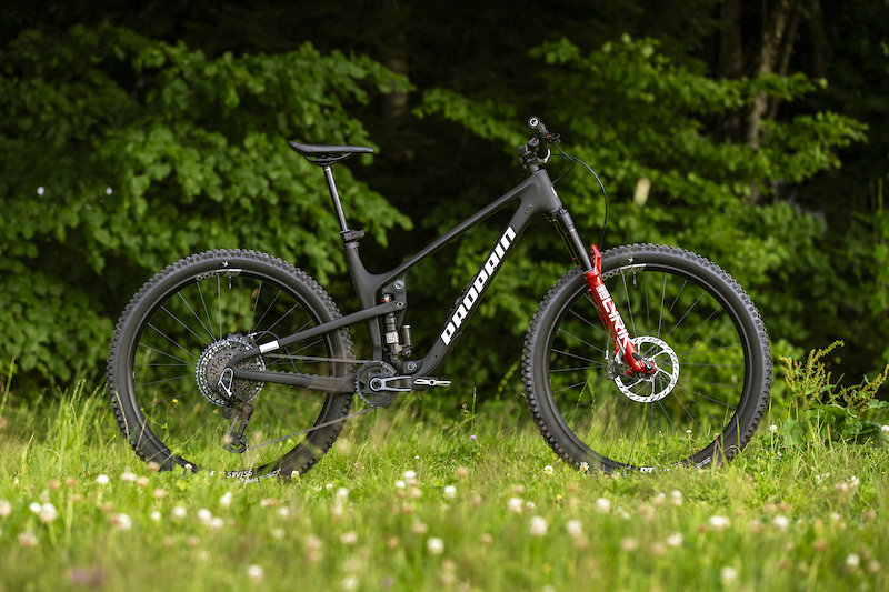 First Ride: Propain Hugene CF 3 – Deliberately Niche