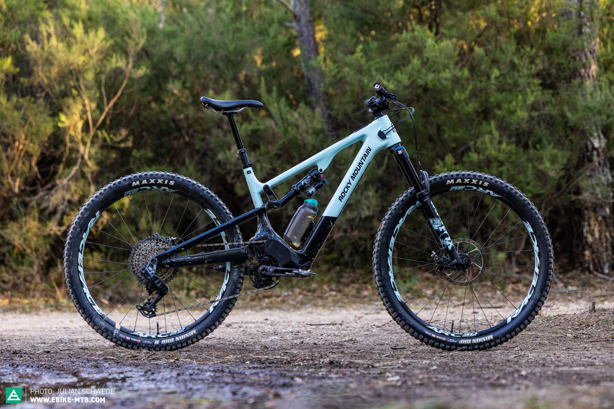 The Best E-Mountain Bike of 2025? Rocky Mountain Instinct ...