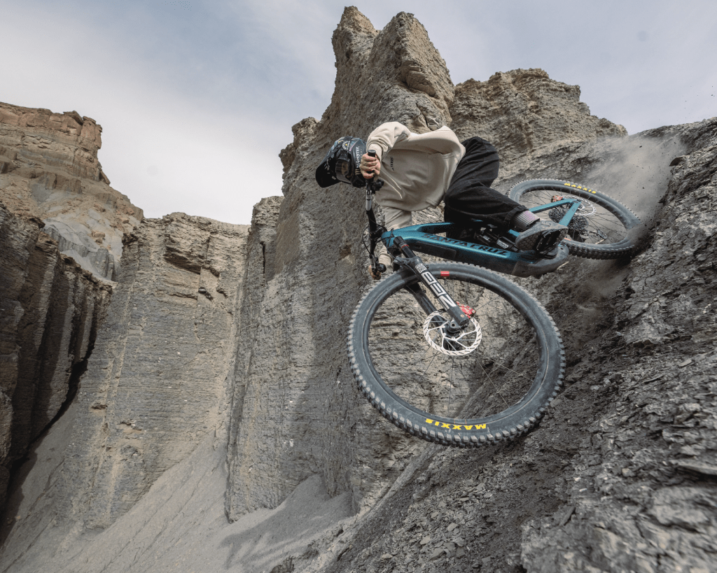 2025 SANTA CRUZ BULLIT PRIMER: eMTB Powerhouse