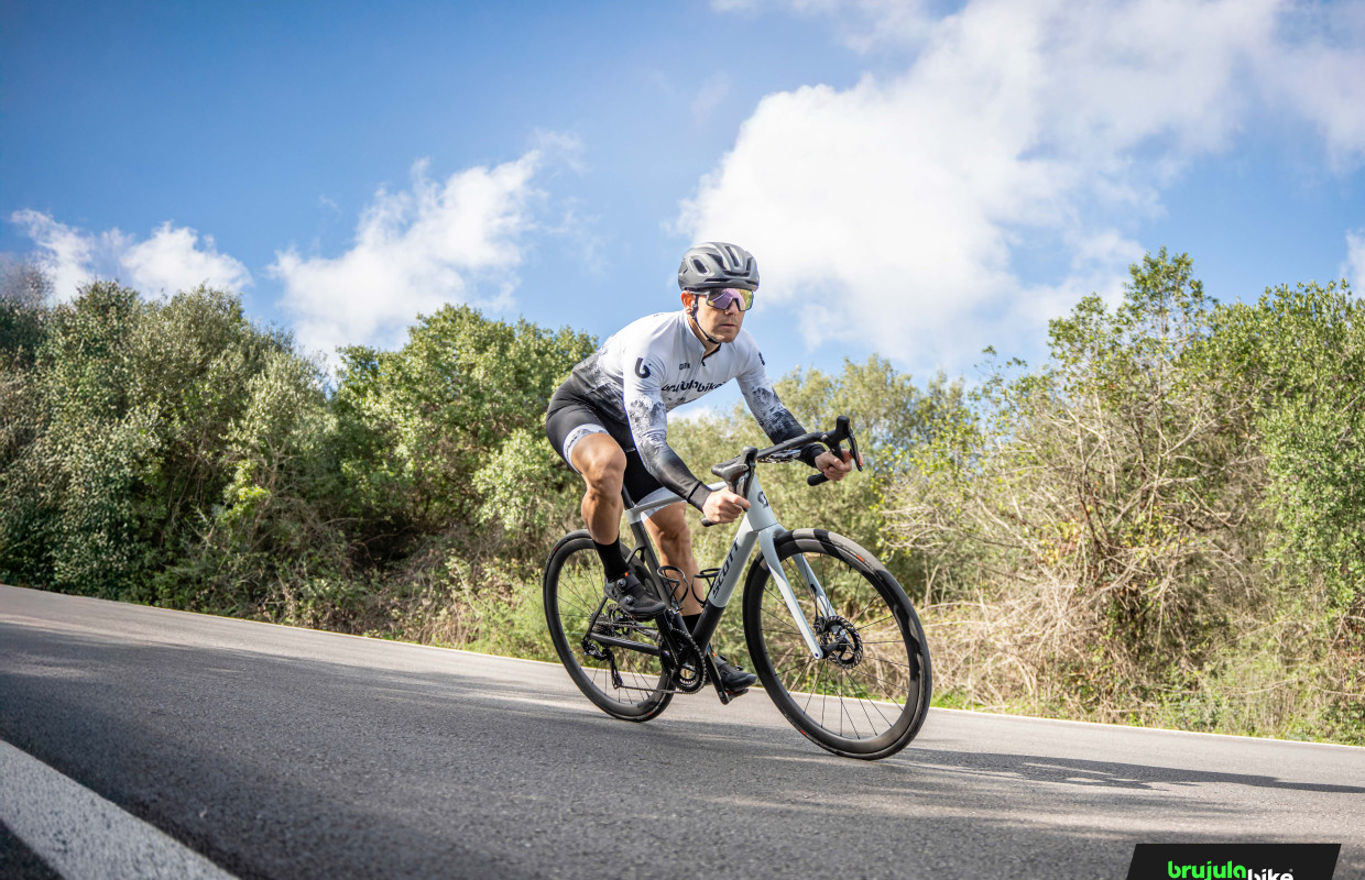 We tested the new Scott Addict RC Pro 2025, a bike with ...