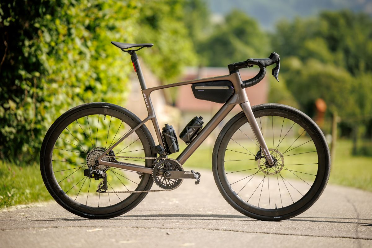 New Scott Addict 2026: Road test Review and First Impressions on Comfort, Performance, and Handling