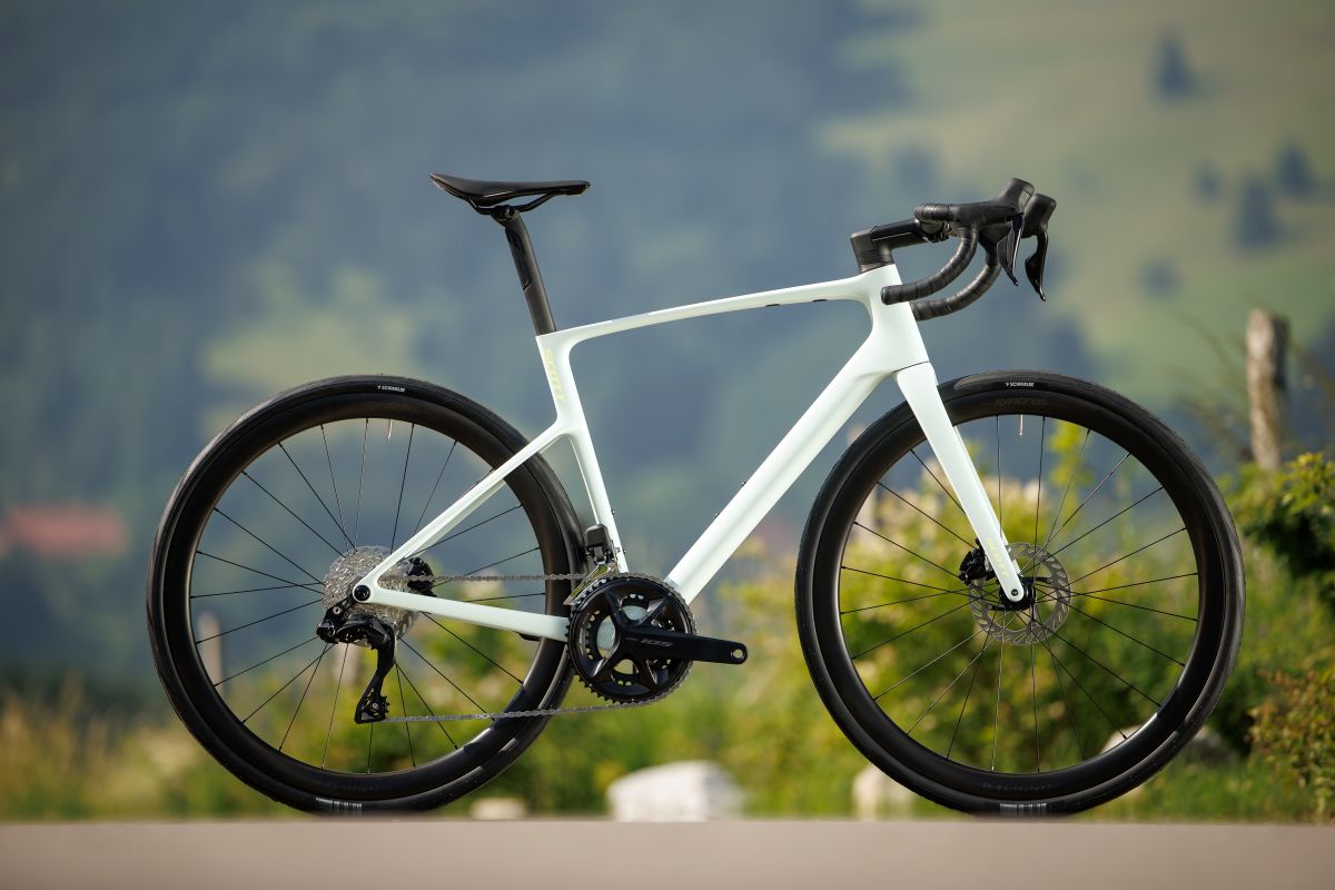 Scott Addict 40 Shimano 105 Di2 2026: Test, Review, Pros, Cons, Issues, Performance, Opinions, and Everything You Need to Know