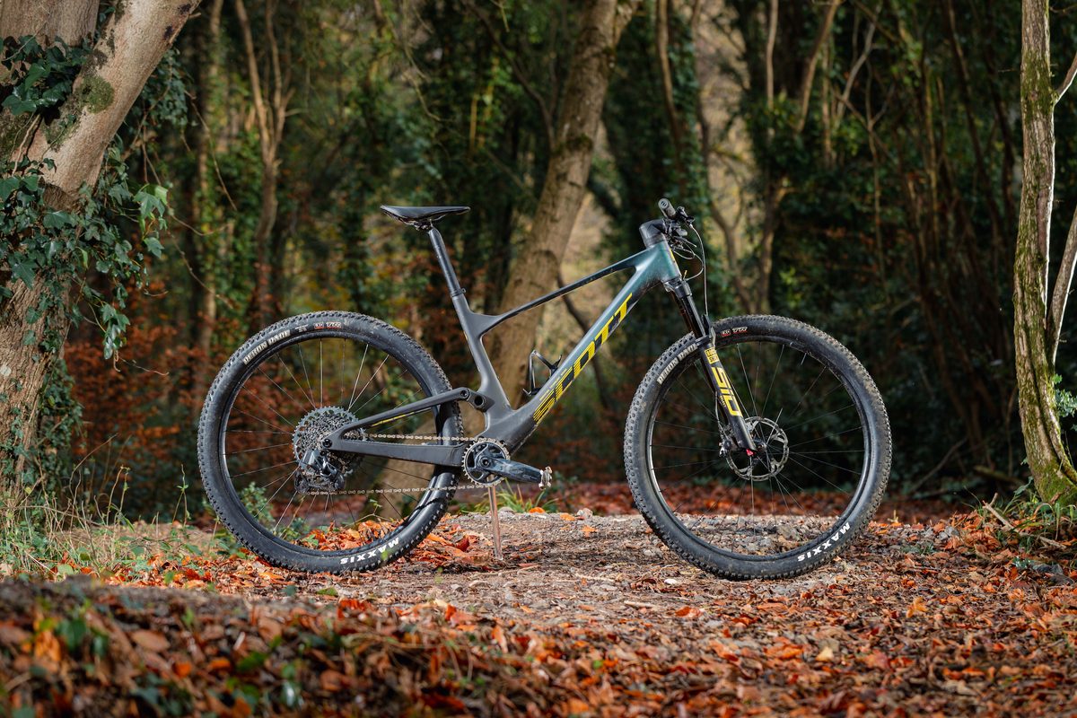 Scott Spark RC Team Issue AXS review | BikeRadar
