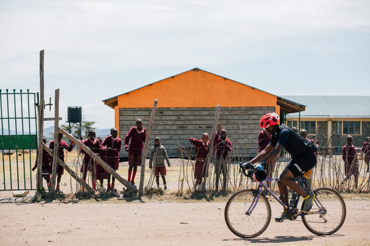 2022 Specialized Crux shifts from CX to an ultralight ... - Velo