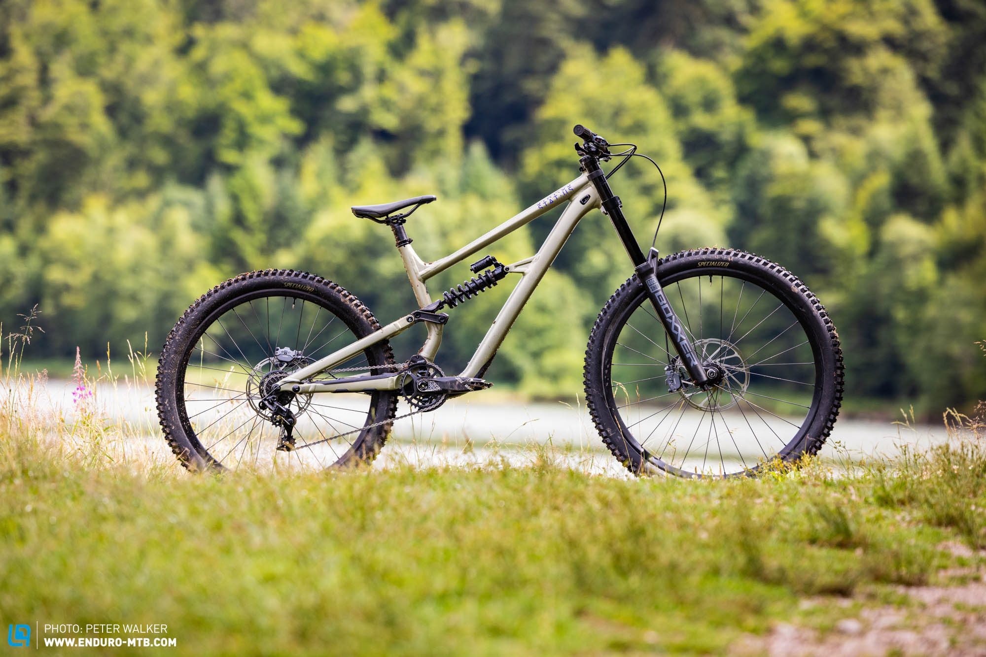 The Specialized Status 2 170 DH – In Our Group Test for the Best Bike Park Bike