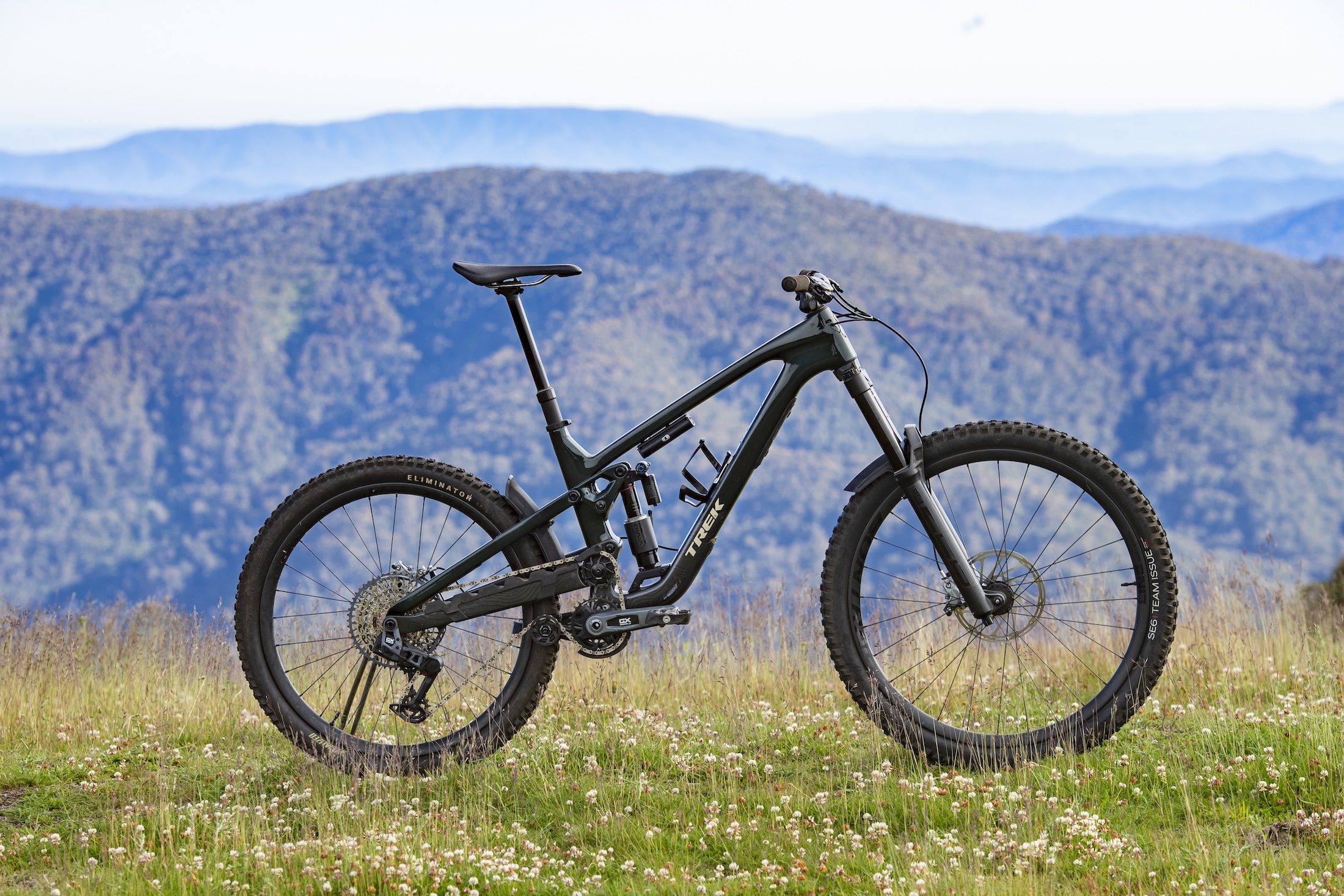 2024 Trek Slash Review | Could this be the new high-pivot ...
