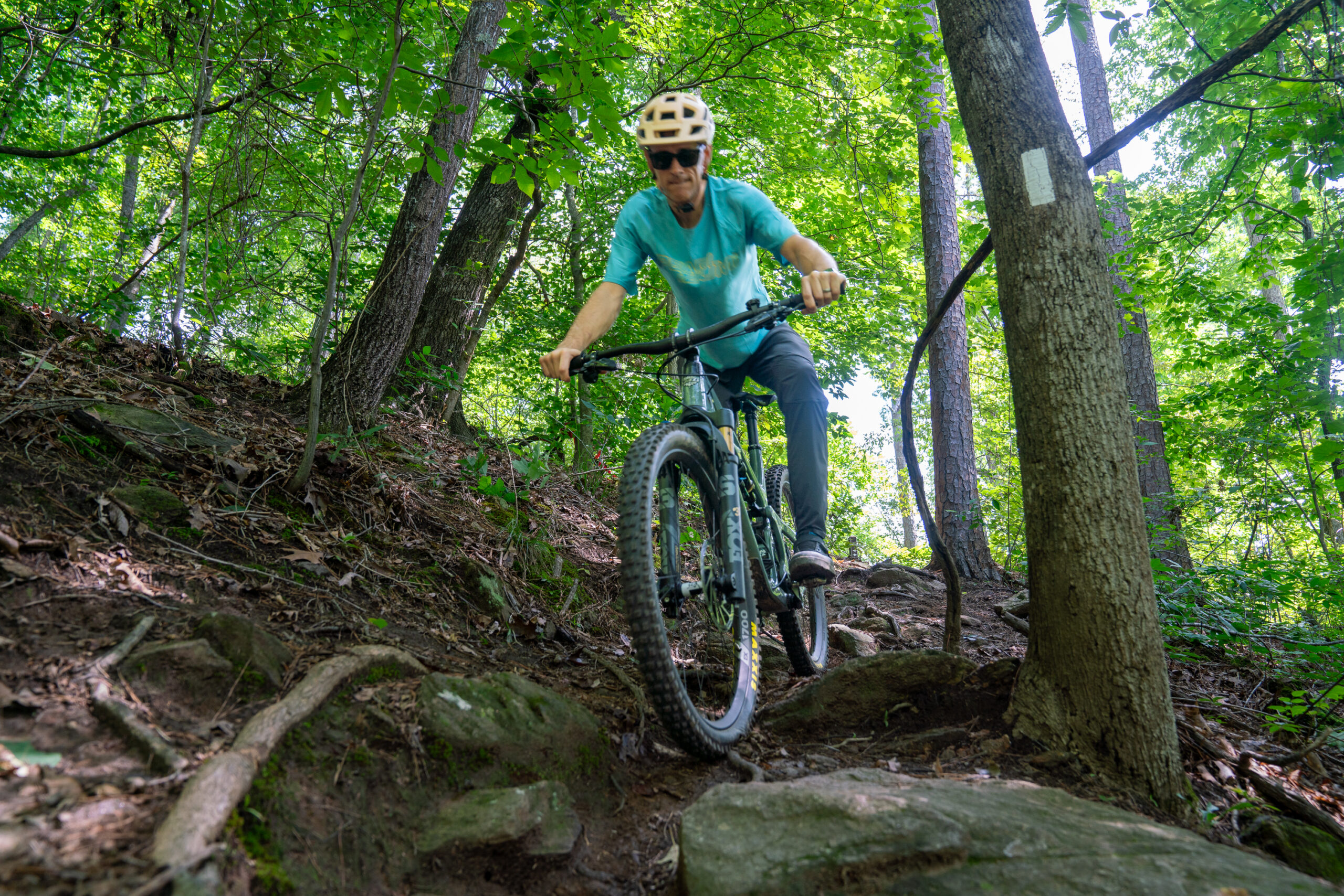 The Yeti SB135 Proves that Trail Bikes Can Rip Up and Down the Mountain