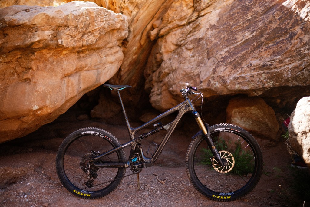 Yeti SB165 Review: The Top Secret One